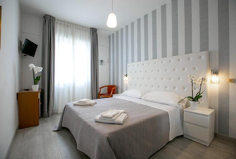 Hotel La Perla Ріміні Екстер'єр фото