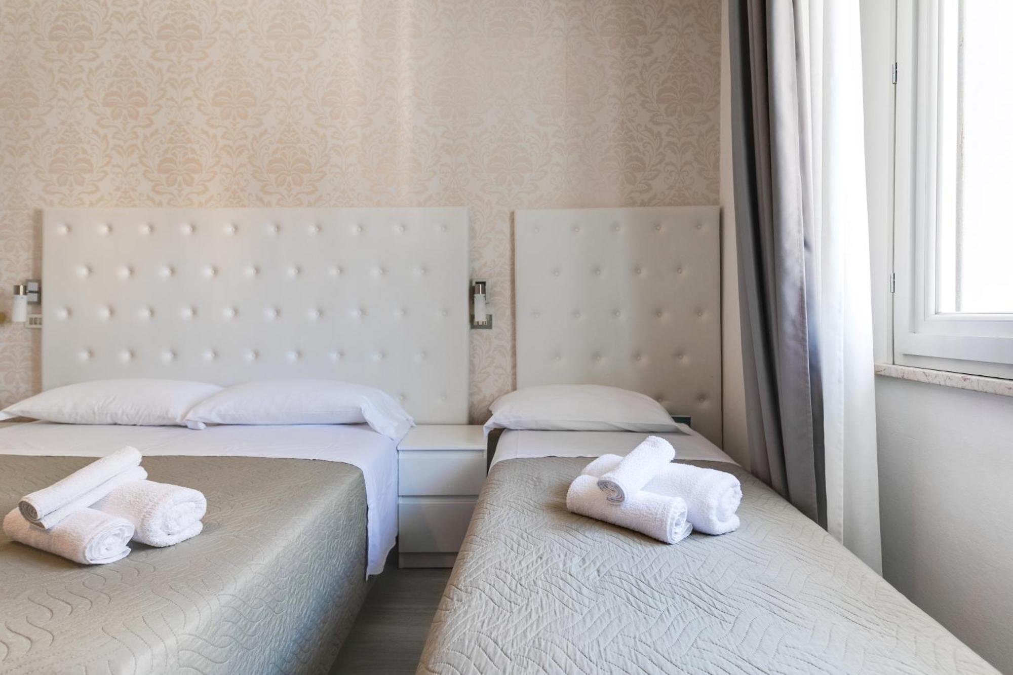 Hotel La Perla Ріміні Екстер'єр фото