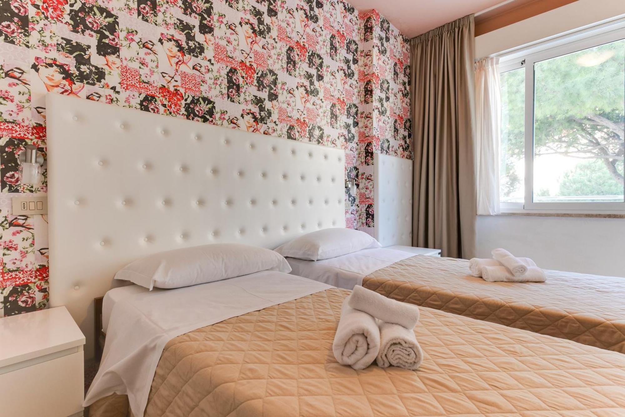 Hotel La Perla Ріміні Екстер'єр фото