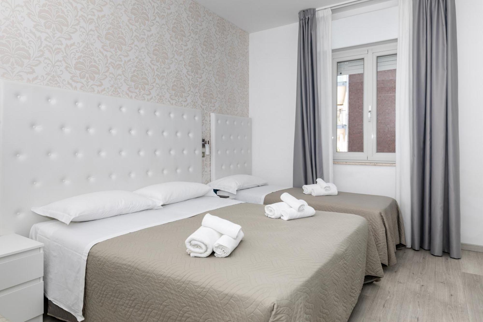 Hotel La Perla Ріміні Екстер'єр фото