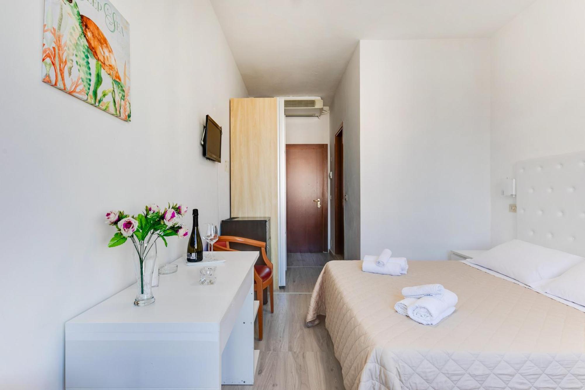 Hotel La Perla Ріміні Екстер'єр фото