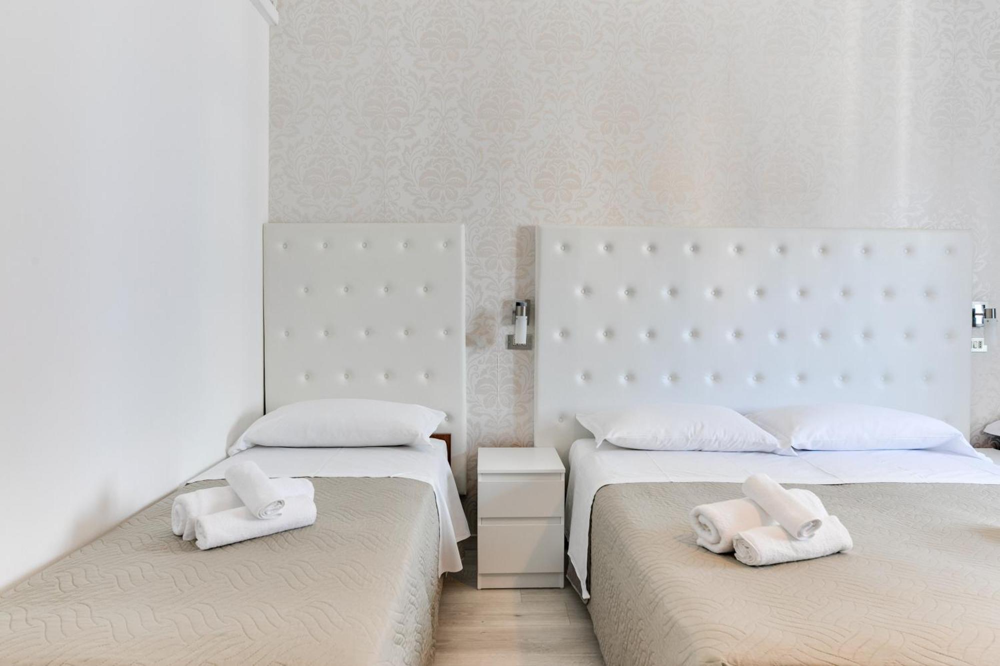 Hotel La Perla Ріміні Екстер'єр фото