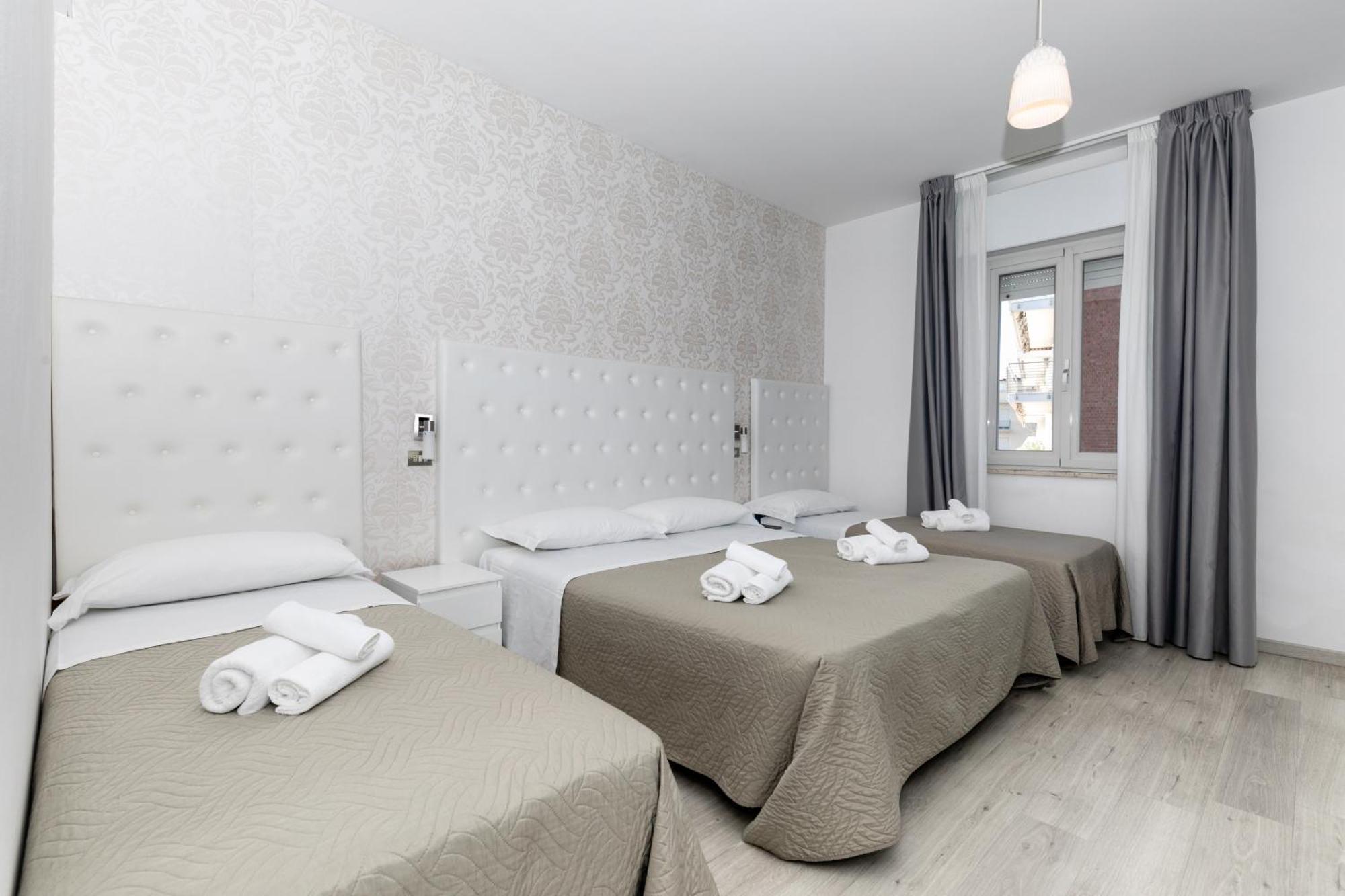 Hotel La Perla Ріміні Екстер'єр фото