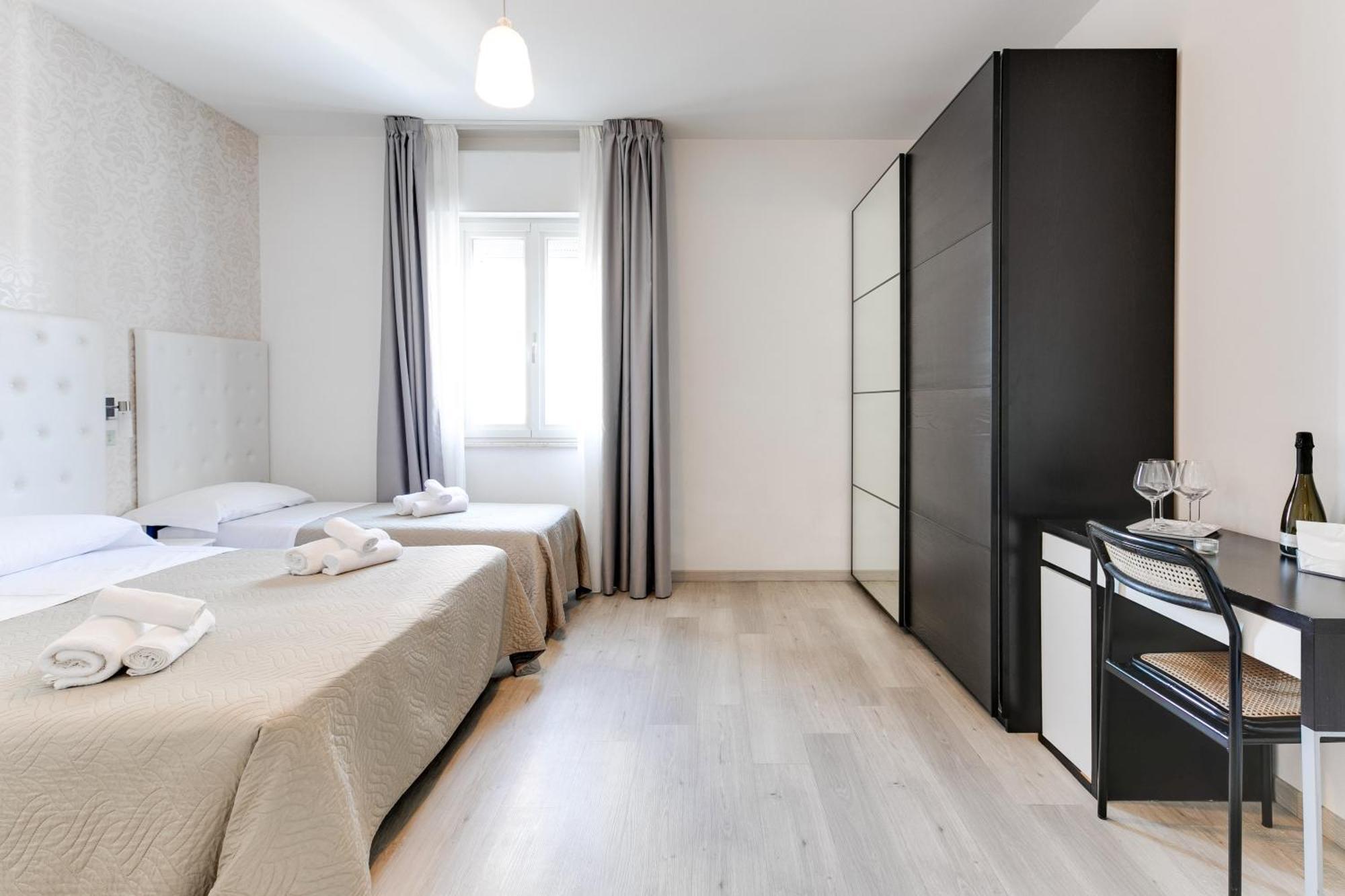 Hotel La Perla Ріміні Екстер'єр фото