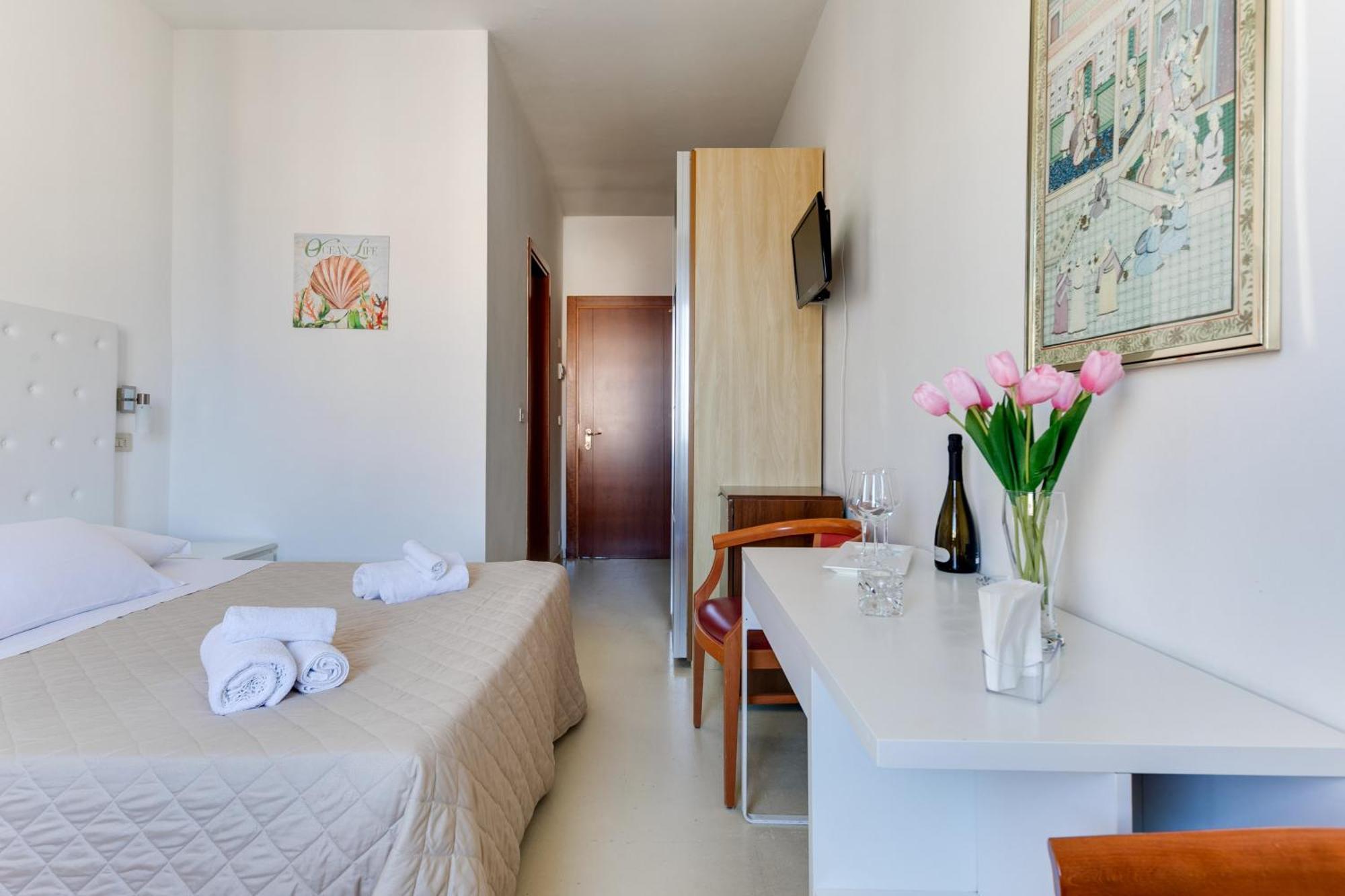 Hotel La Perla Ріміні Екстер'єр фото