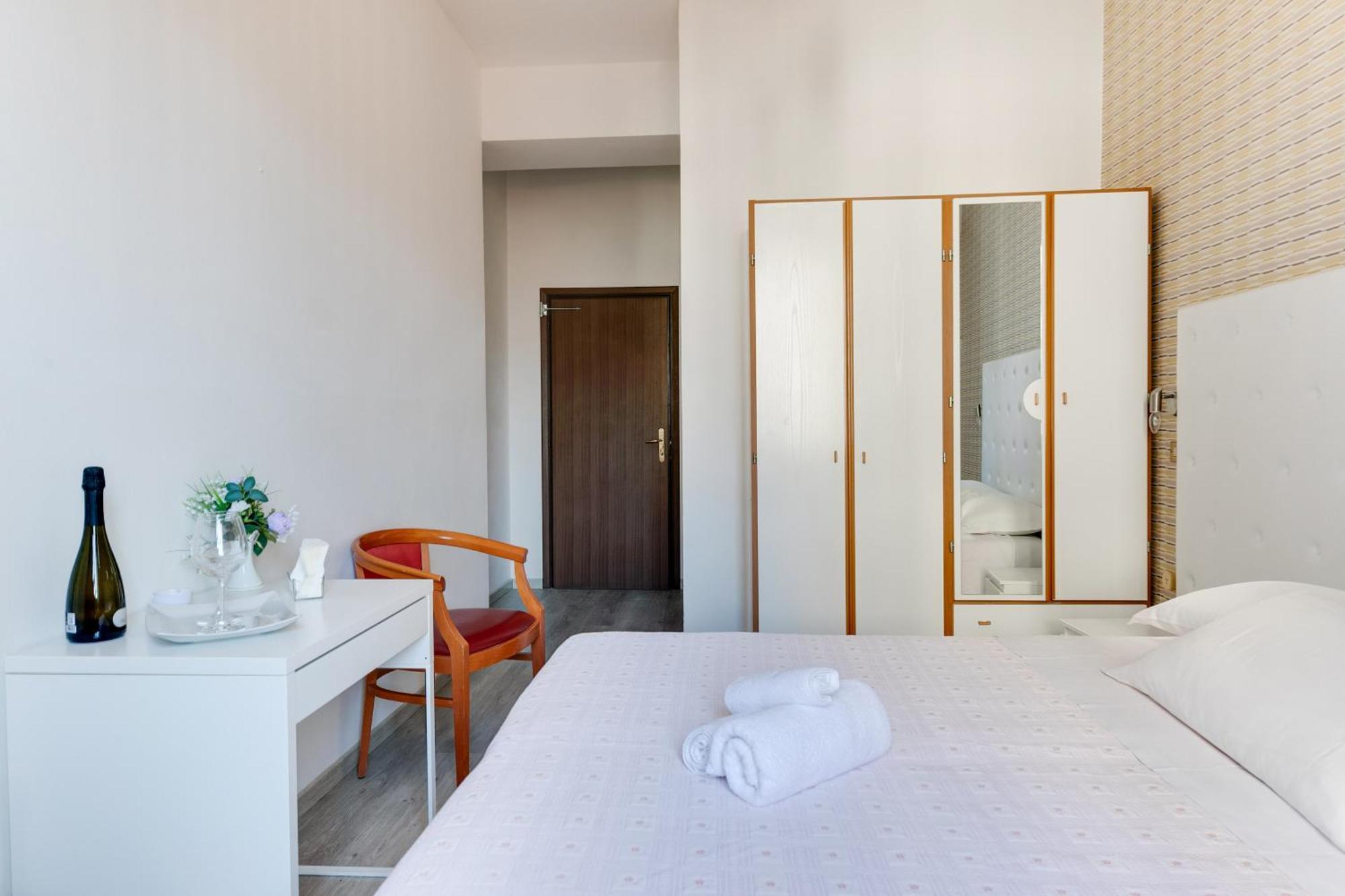 Hotel La Perla Ріміні Екстер'єр фото
