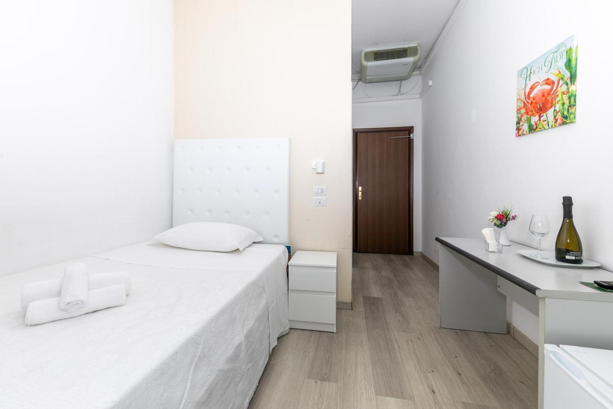 Hotel La Perla Ріміні Екстер'єр фото