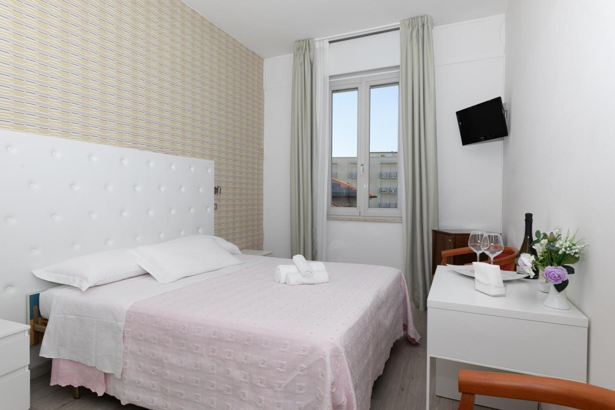 Hotel La Perla Ріміні Екстер'єр фото