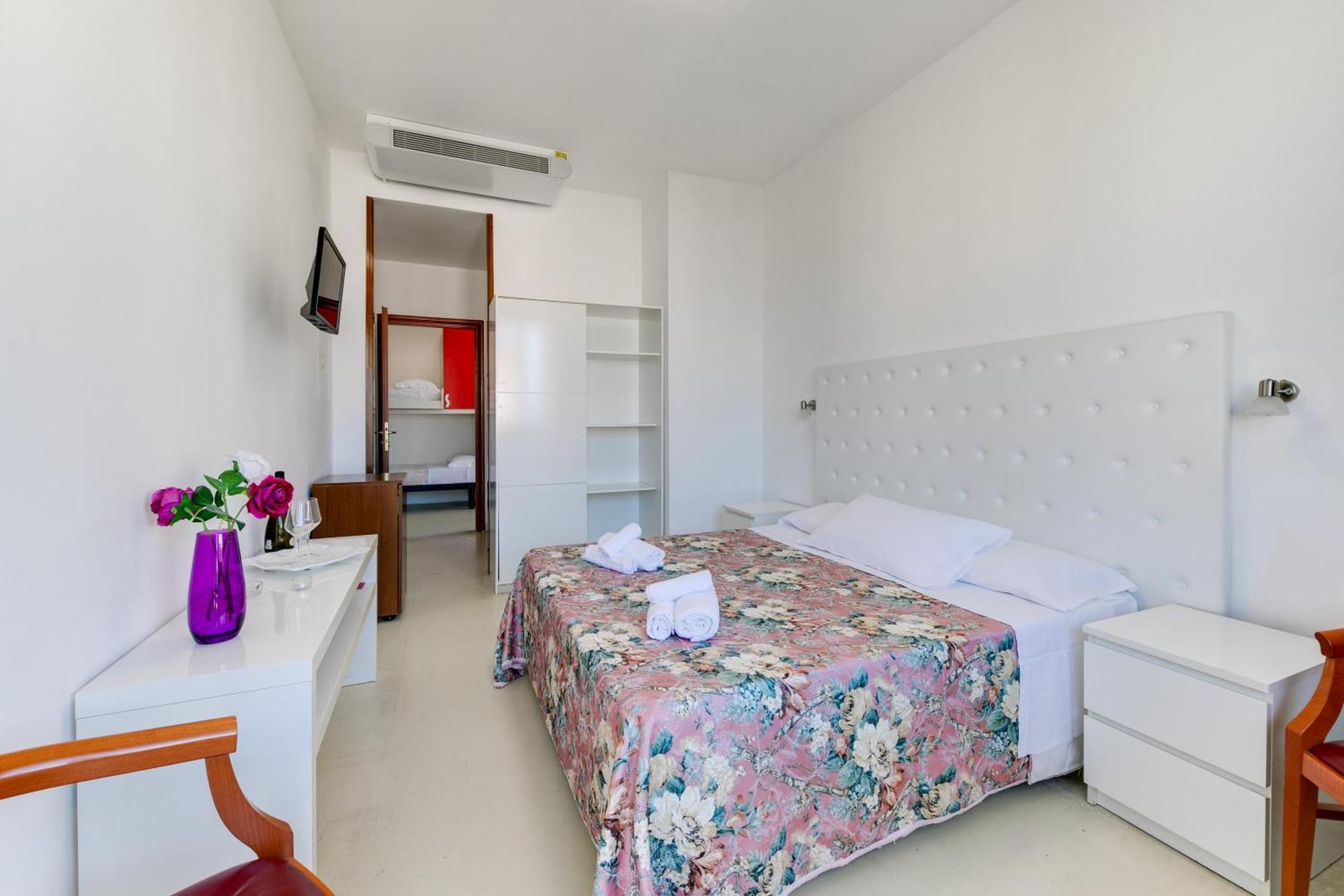 Hotel La Perla Ріміні Екстер'єр фото